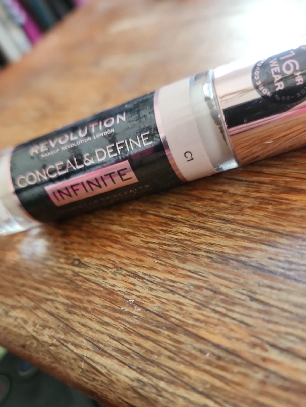🩵 Revolution Conceal & Define Infinite Concealer - Light Pink-Beige - Picture 2 of 3